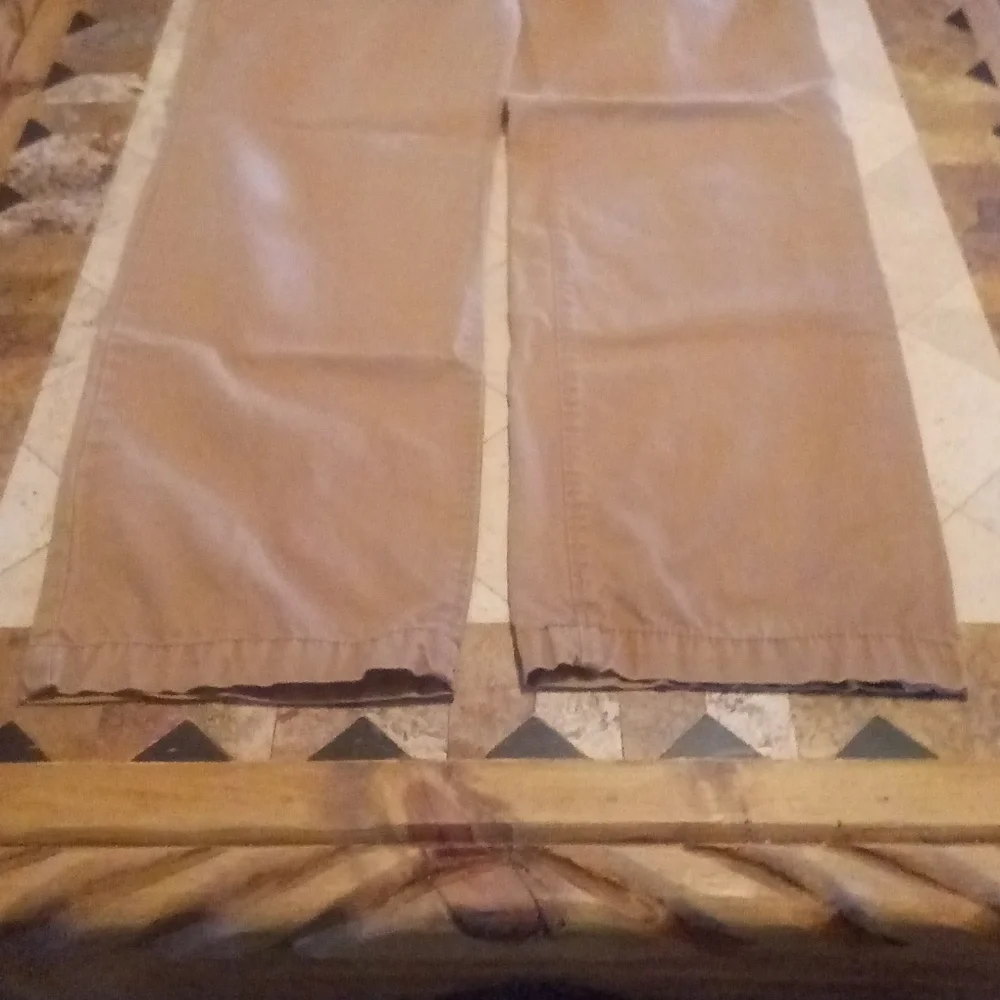 American Eagle khakis 28x32 - Picture 4 of 9